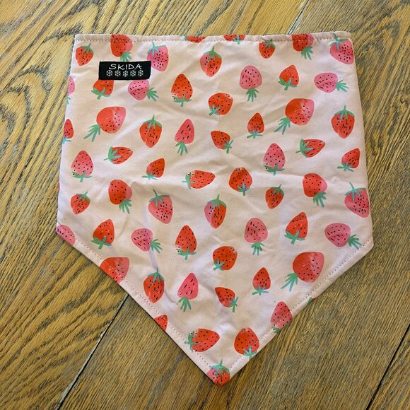 SKIDA light pink neckie with strawberry print - Picture 1 of 5
